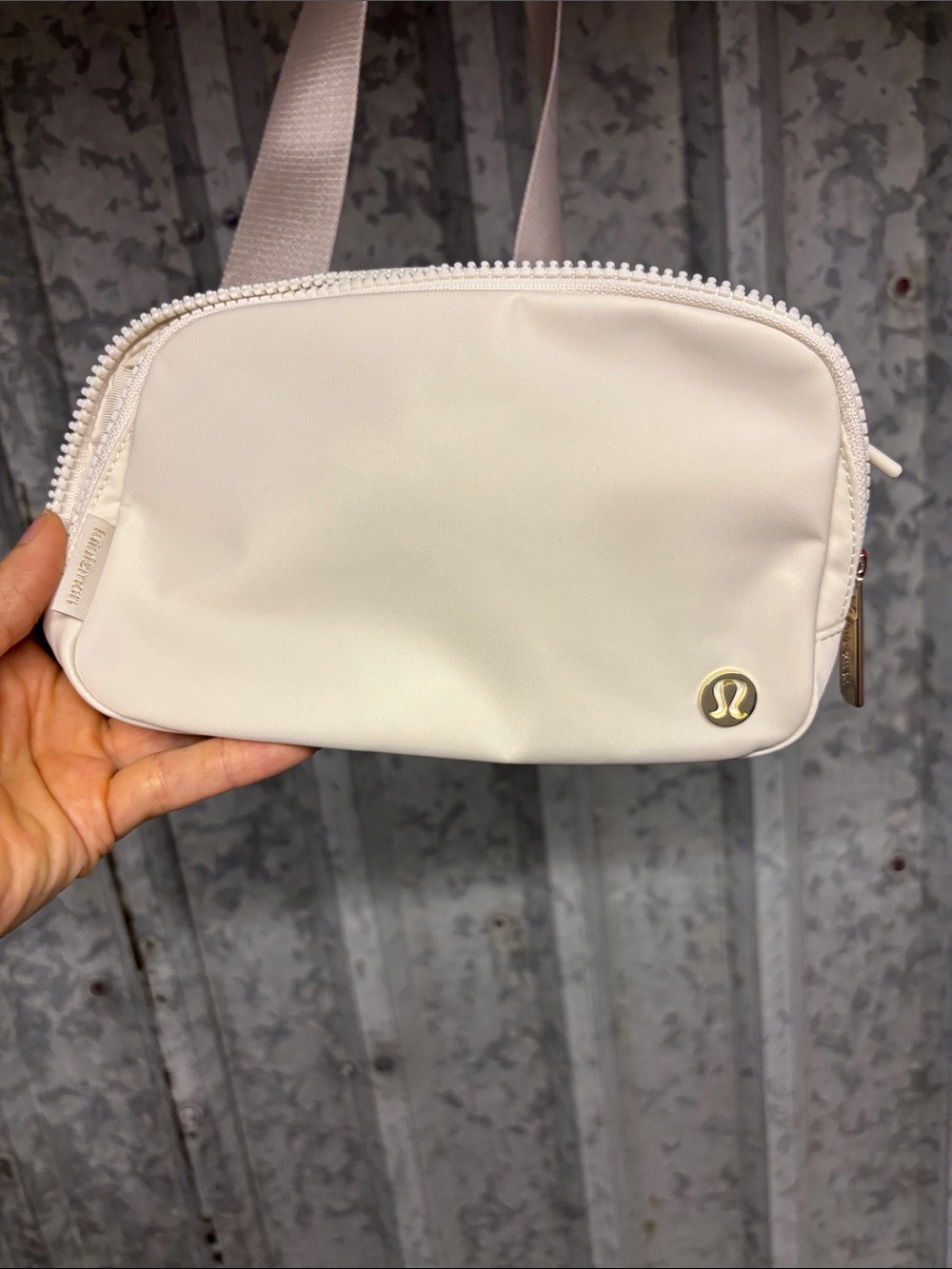 lululemon LTIV (light ivory) Belt Bag